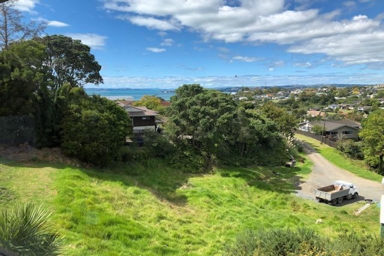 Photo of property in 153 Bleakhouse Road, Mellons Bay, Auckland, 2014
