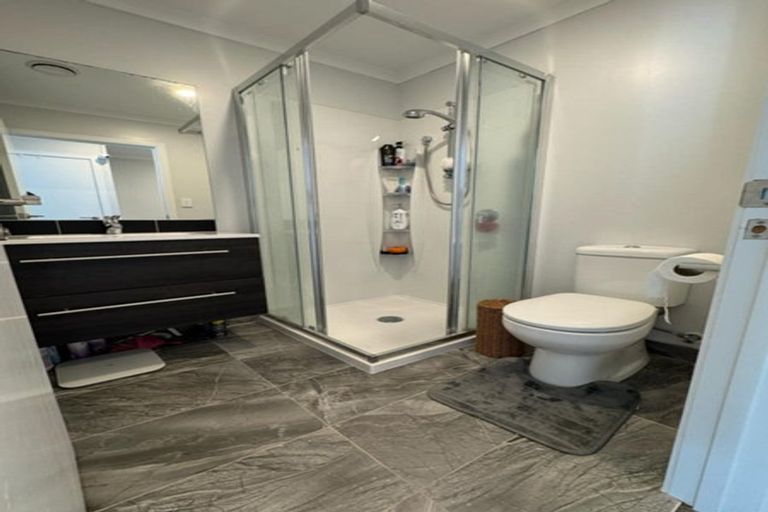 Photo of property in 30 Wharara Lane, Massey, Auckland, 0614