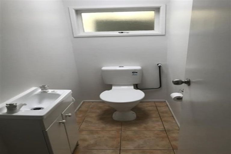 Photo of property in 120 View Road, Sunnyvale, Auckland, 0612