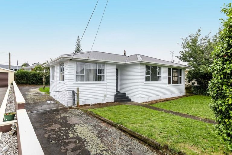 Photo of property in 19 Rospeath Crescent, Spotswood, New Plymouth, 4310