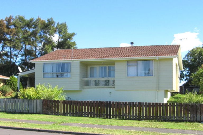Photo of property in 21 Holmes Drive, West Harbour, Auckland, 0618