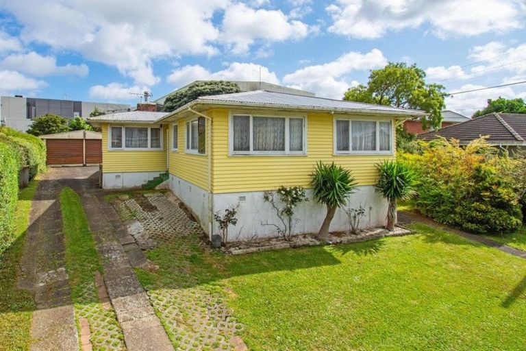 Photo of property in 4 Sexton Place, Manurewa East, Auckland, 2102