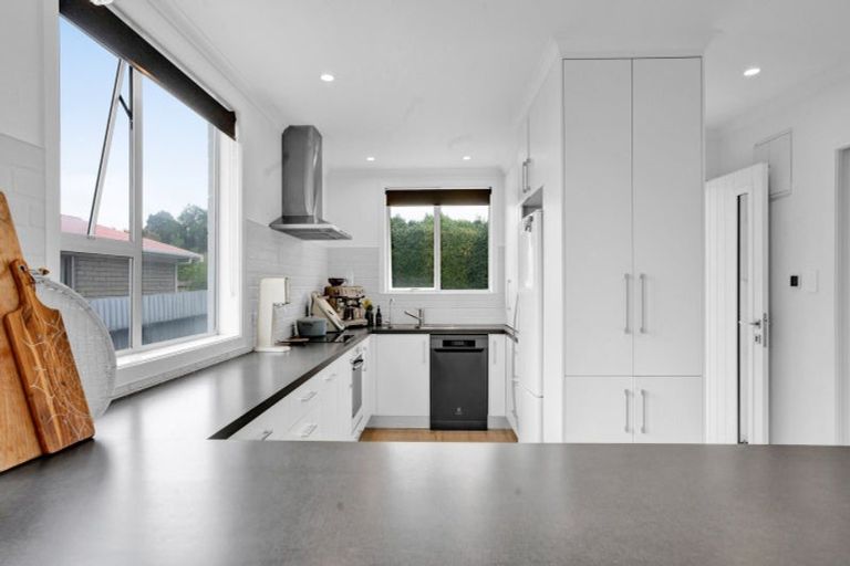 Photo of property in 15 Kowhai Street, Strandon, New Plymouth, 4312