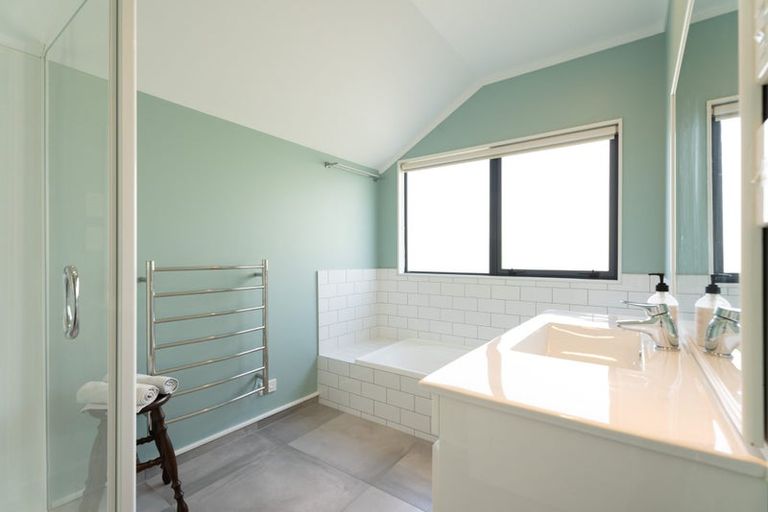 Photo of property in 7 Amesbury Drive, Churton Park, Wellington, 6037