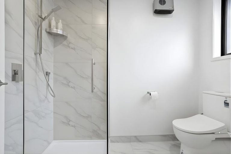 Photo of property in 19/10 Fathom Place, Te Atatu Peninsula, Auckland, 0610