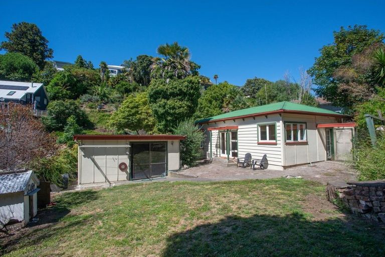 Photo of property in 32 Coote Road, Bluff Hill, Napier, 4110