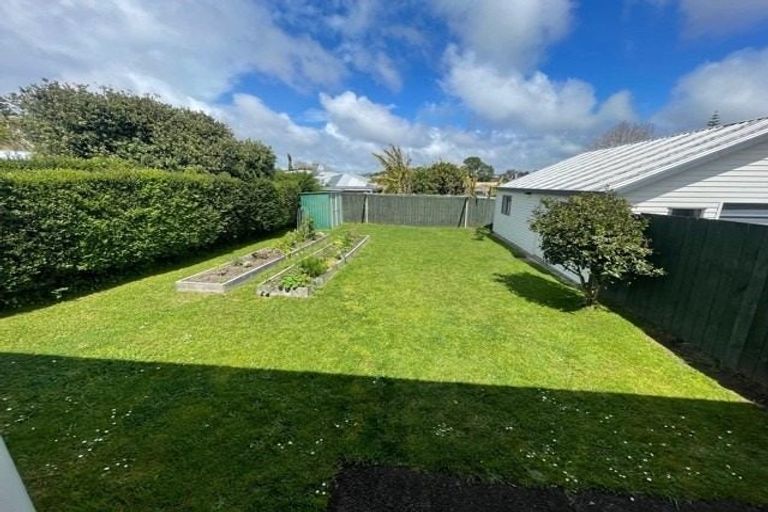 Photo of property in 60 St Leonards Road, Kelston, Auckland, 0602