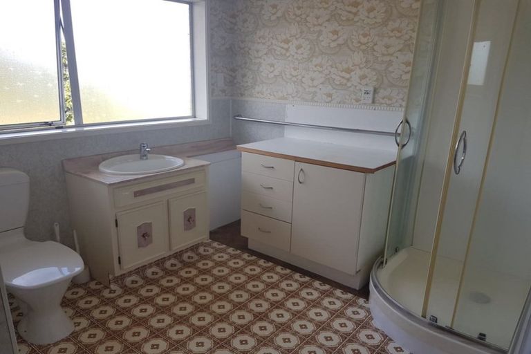 Photo of property in 2 Shepherds Road, Papakura, 2110