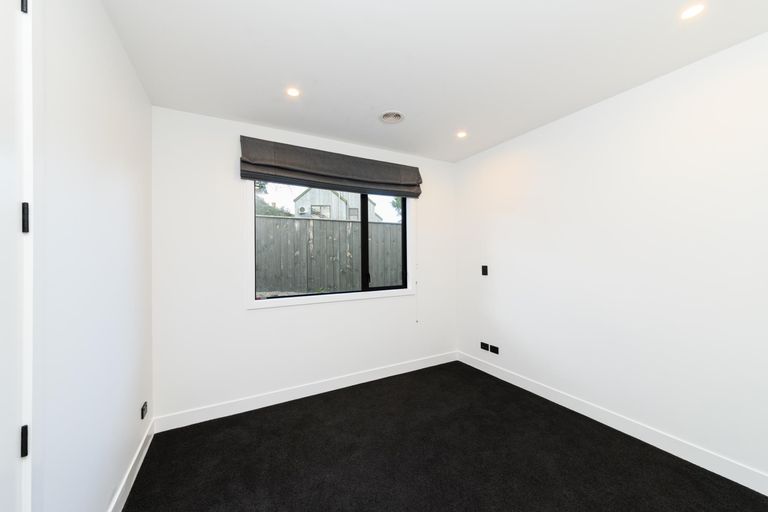 Photo of property in 2 Waimarama Court, Roslyn, Palmerston North, 4414