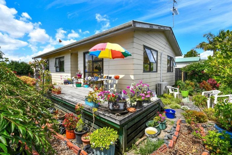 Photo of property in 1/94 Roberts Road, Te Atatu South, Auckland, 0610