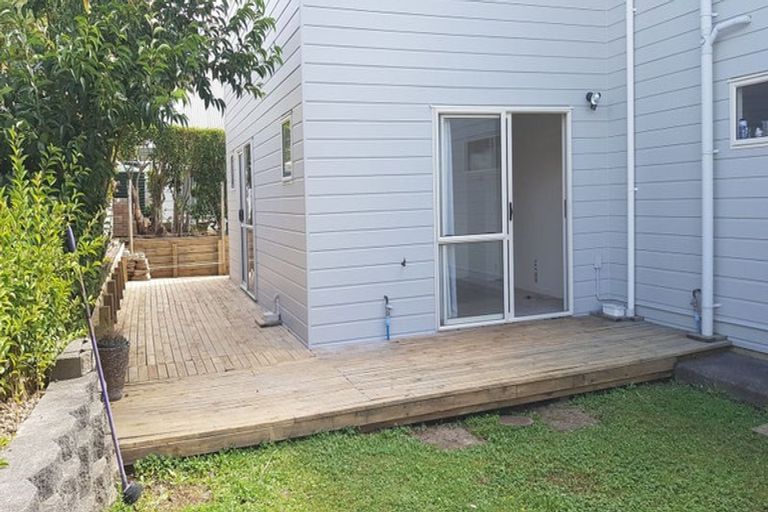 Photo of property in 16a Kauri Glen Road, Northcote, Auckland, 0627