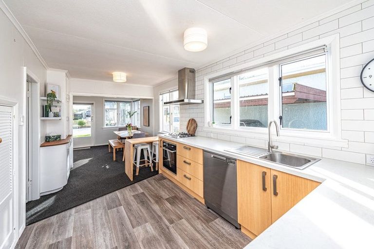 Photo of property in 5 Bastia Avenue, Bastia Hill, Whanganui, 4500