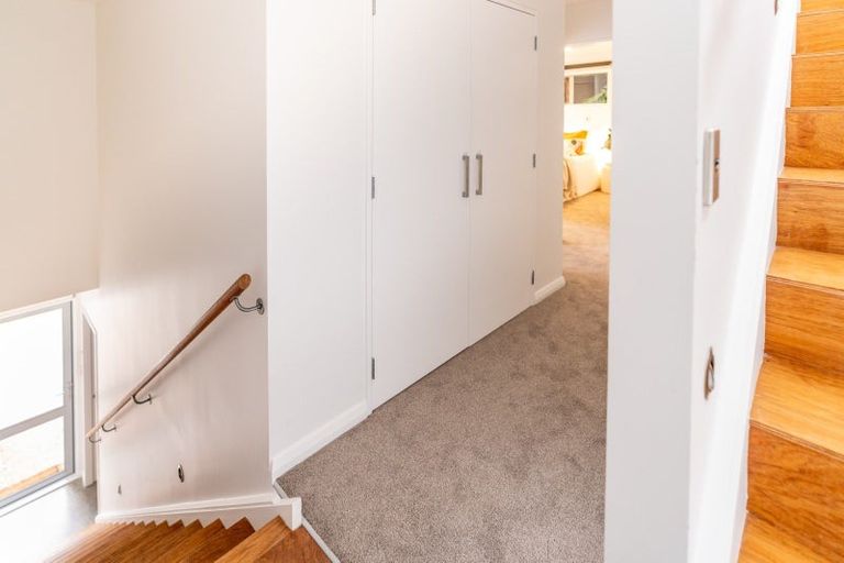 Photo of property in 21 Kopiko Way, Brooklyn, Wellington, 6021