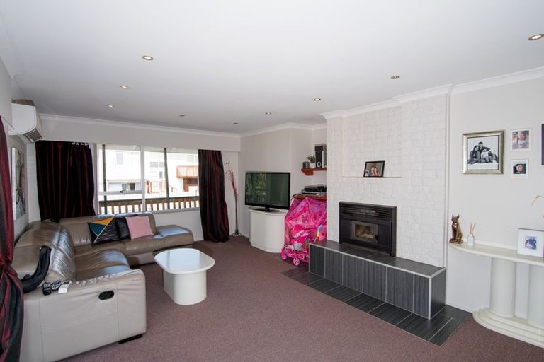 Photo of property in 16 Waikaremoana Place, Pakuranga Heights, Auckland, 2010