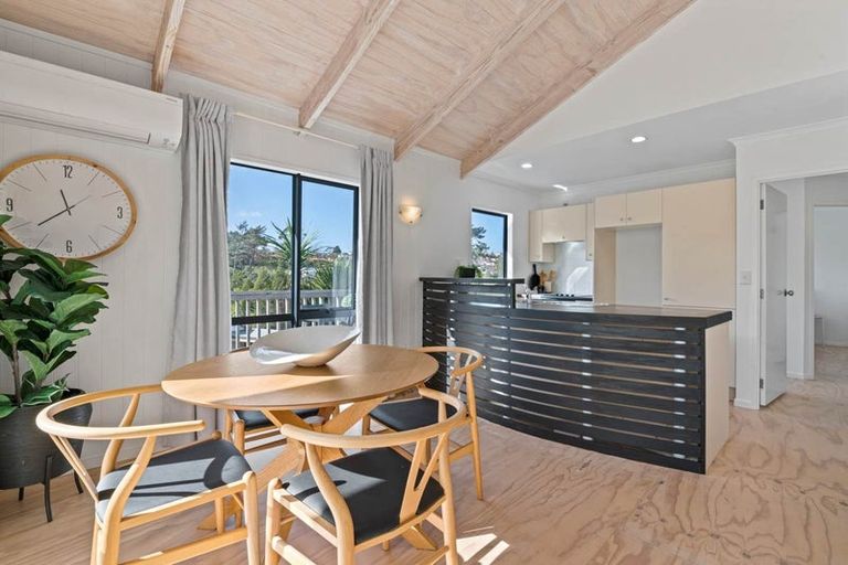 Photo of property in 7a Erica Road, Sunnynook, Auckland, 0620