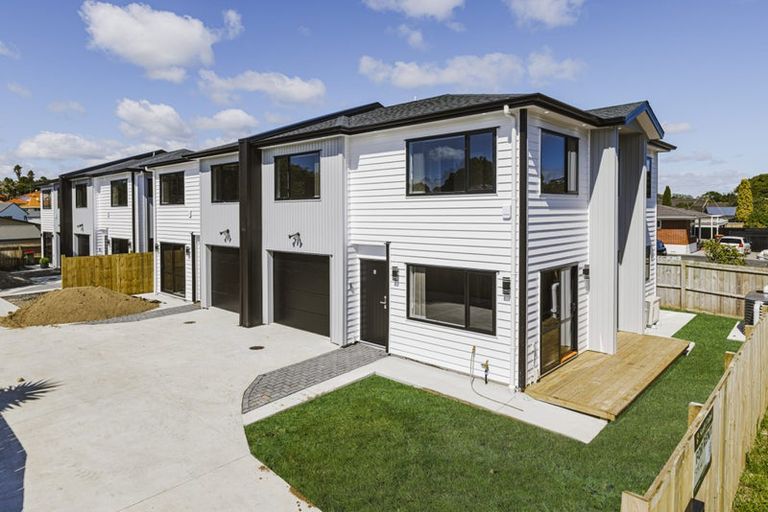 Photo of property in 4b Mirrabooka Avenue, Botany Downs, Auckland, 2010