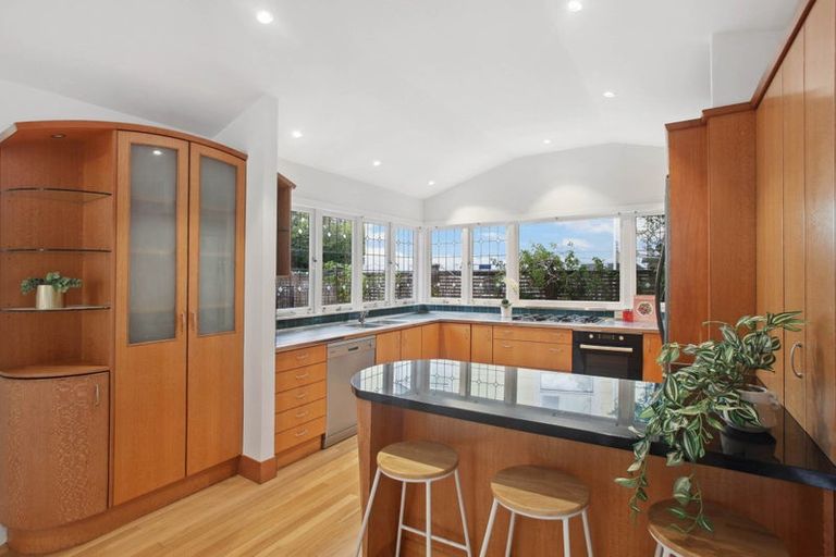 Photo of property in 2/48 Sunnynook Road, Sunnynook, Auckland, 0620