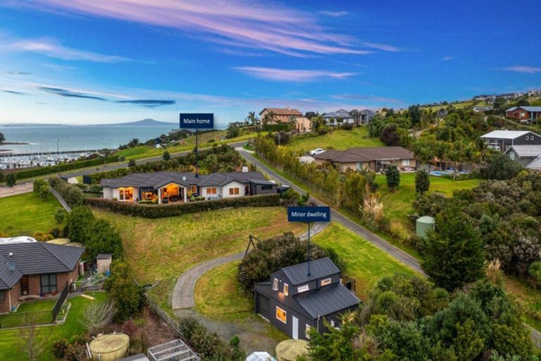 Photo of property in 60 Roberts Road, Matakatia, Whangaparaoa, 0930