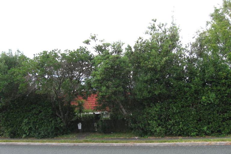 Photo of property in 14 John Downs Drive, Browns Bay, Auckland, 0630