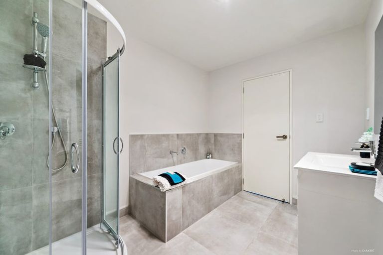 Photo of property in 26 Turehu Road, Papakura, 2110