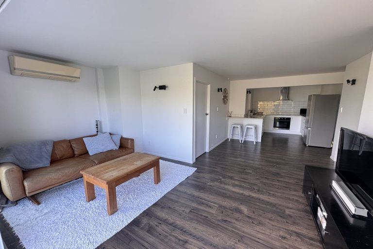 Photo of property in 111 Pupuke Road, Northcote, Auckland, 0627