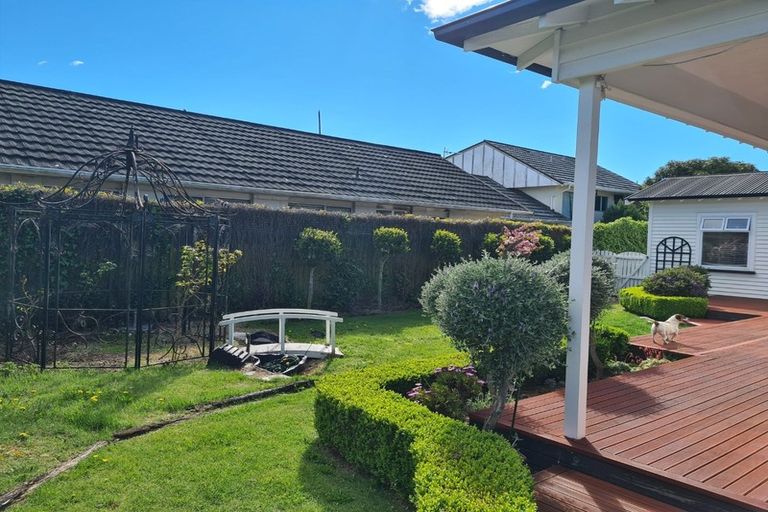 Photo of property in 11 Avonhead Road, Avonhead, Christchurch, 8042