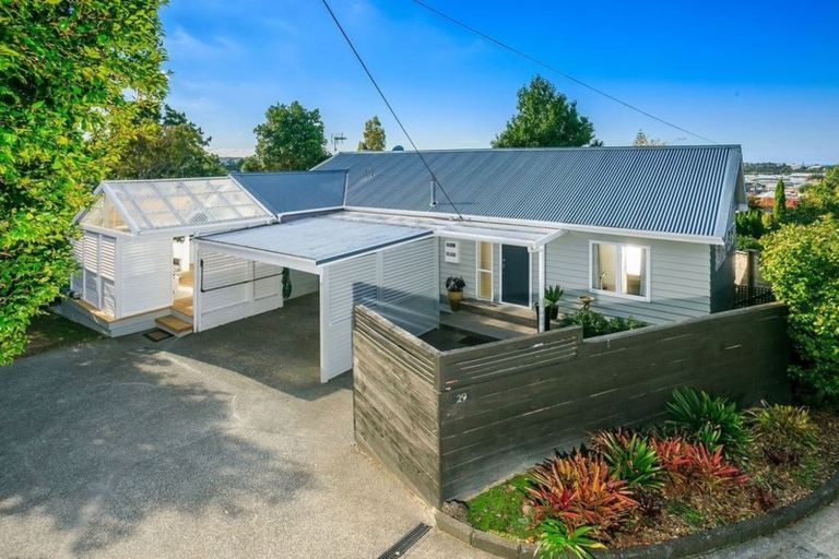 Photo of property in 1/29 Beatrice Avenue, Hillcrest, Auckland, 0627