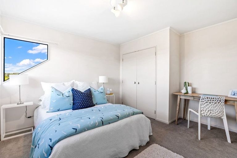 Photo of property in 22 Settlers Grove, Orewa, 0931