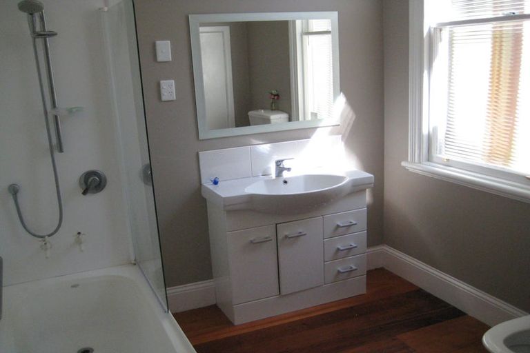 Photo of property in 26 Northland Road, Northland, Wellington, 6012