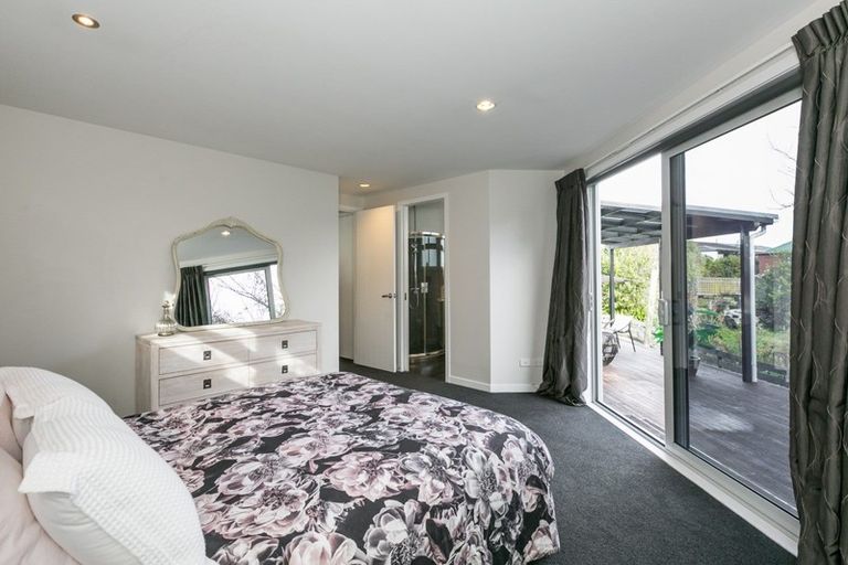 Photo of property in 9a Saint Hill Lane, Havelock North, 4130