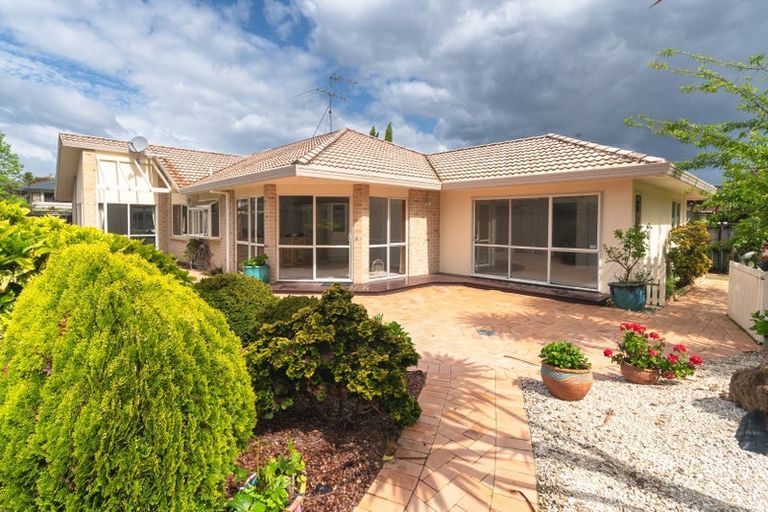 Photo of property in 42 Landing Drive, Albany, Auckland, 0632