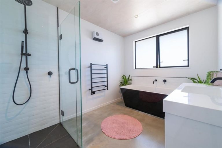 Photo of property in 2 Little Maude Drive, Lake Hawea, Wanaka, 9382