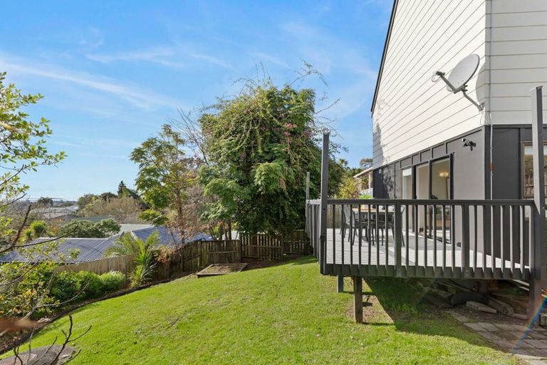 Photo of property in 2/105 Carlisle Road, Torbay, Auckland, 0632