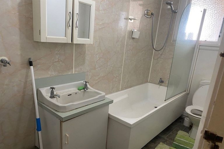 Photo of property in Devonport Apartments, 32/127 Saint Aubyn Street, New Plymouth, 4310