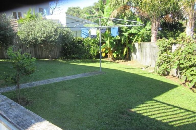Photo of property in 1/28 Merton Avenue, Glenfield, Auckland, 0627