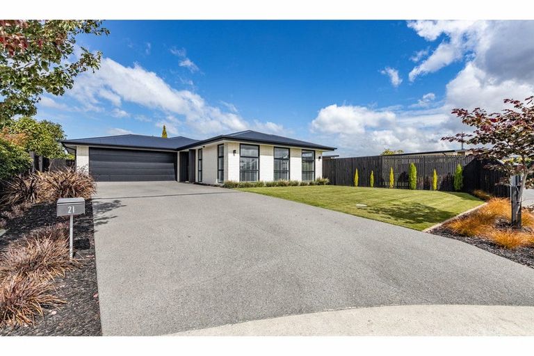 Photo of property in 21 Awa Place, Rangiora, 7400