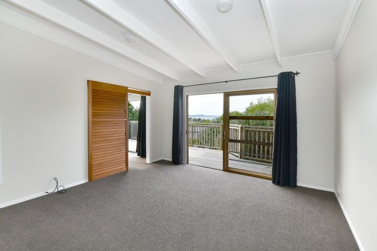 Photo of property in 1 Surf Road, Stanmore Bay, Whangaparaoa, 0932