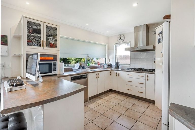 Photo of property in 11 Nakhle Place, Manurewa, Auckland, 2105