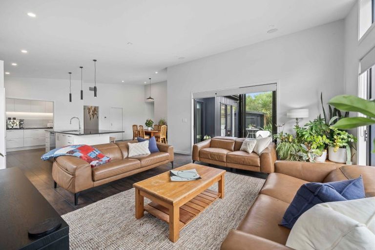 Photo of property in 2 Odlin Lane, Red Beach, 0932