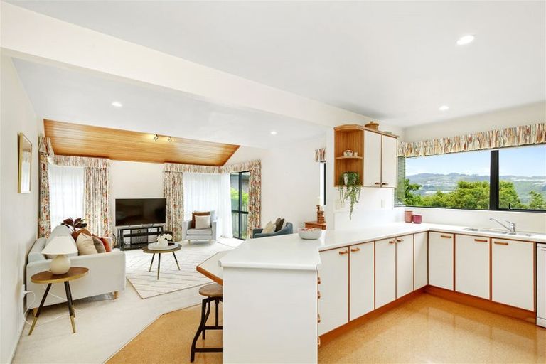 Photo of property in 147 Westchester Drive, Churton Park, Wellington, 6037