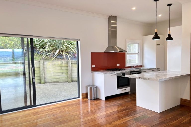 Photo of property in 53 Sutherland Road, Melrose, Wellington, 6023