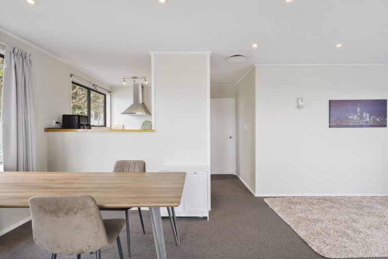 Photo of property in 12 Halloran Place, Massey, Auckland, 0614