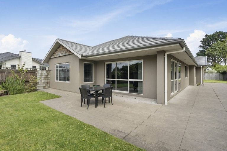 Photo of property in 13 Portland Drive, Mangorei, New Plymouth, 4312