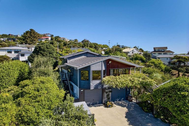 Photo of property in 20 Grays Road, Plimmerton, Porirua, 5026