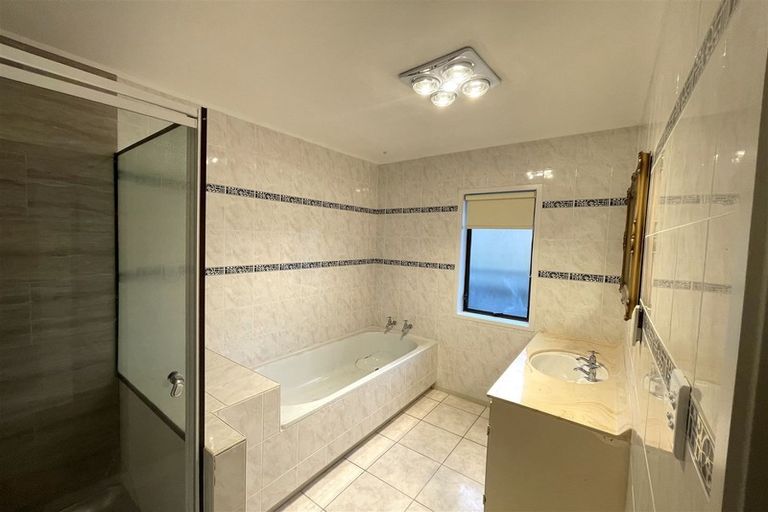 Photo of property in 12 Wairata Place, Te Atatu South, Auckland, 0610