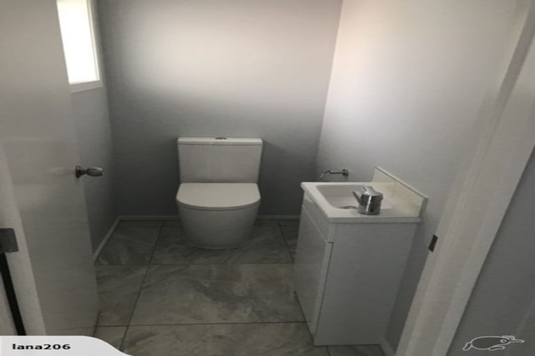 Photo of property in 6/14 Fields Parade, Oteha, Auckland, 0632