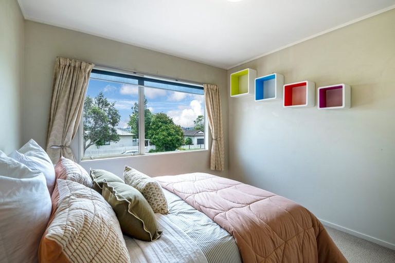 Photo of property in 1/44 Barbados Drive, Unsworth Heights, Auckland, 0632