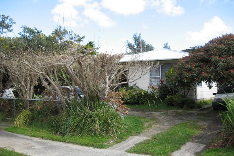 Photo of property in 345 Wellington Road, Wainuiomata, Lower Hutt, 5014