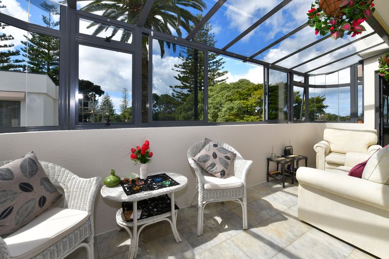 Photo of property in 9e Puriri Avenue, Orewa, 0931