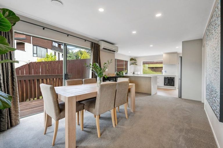 Photo of property in 24 Goldfinch Rise, Unsworth Heights, Auckland, 0632